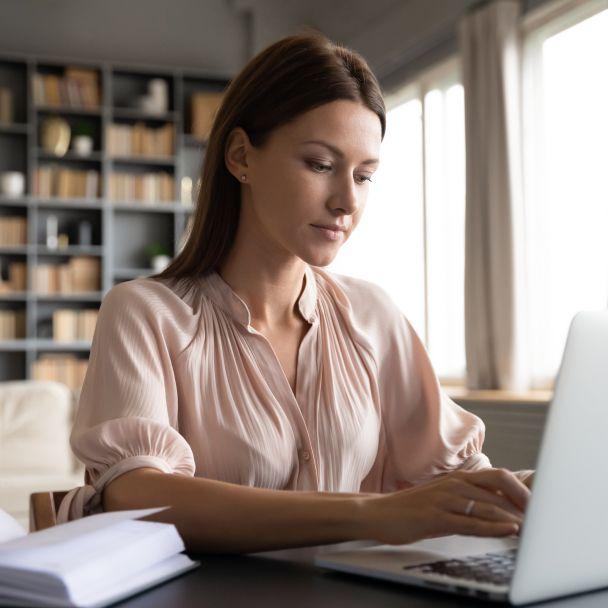 How to Start a Book Blog: A Step-by-Step Guide for Book Lovers Who Want to Earn
